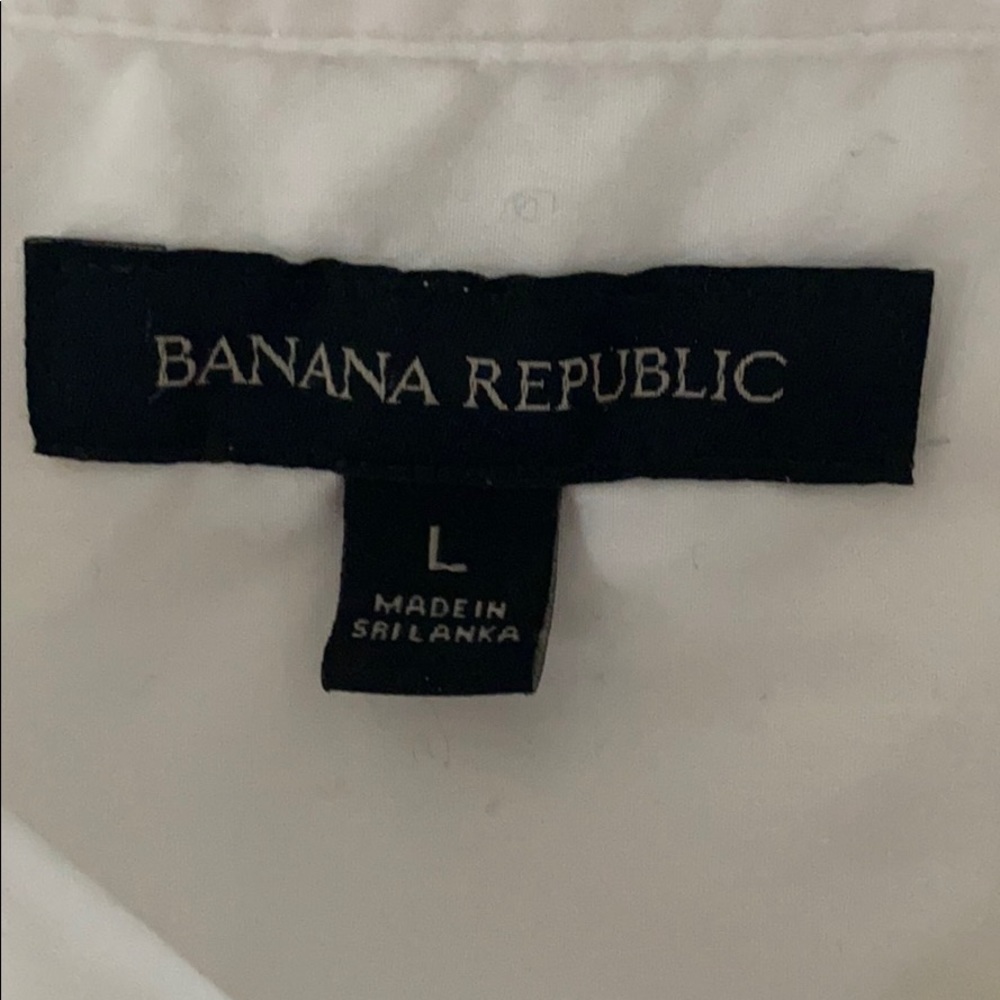 06:09- Banana Republic Button Down Shirt - Picture 9 of 15